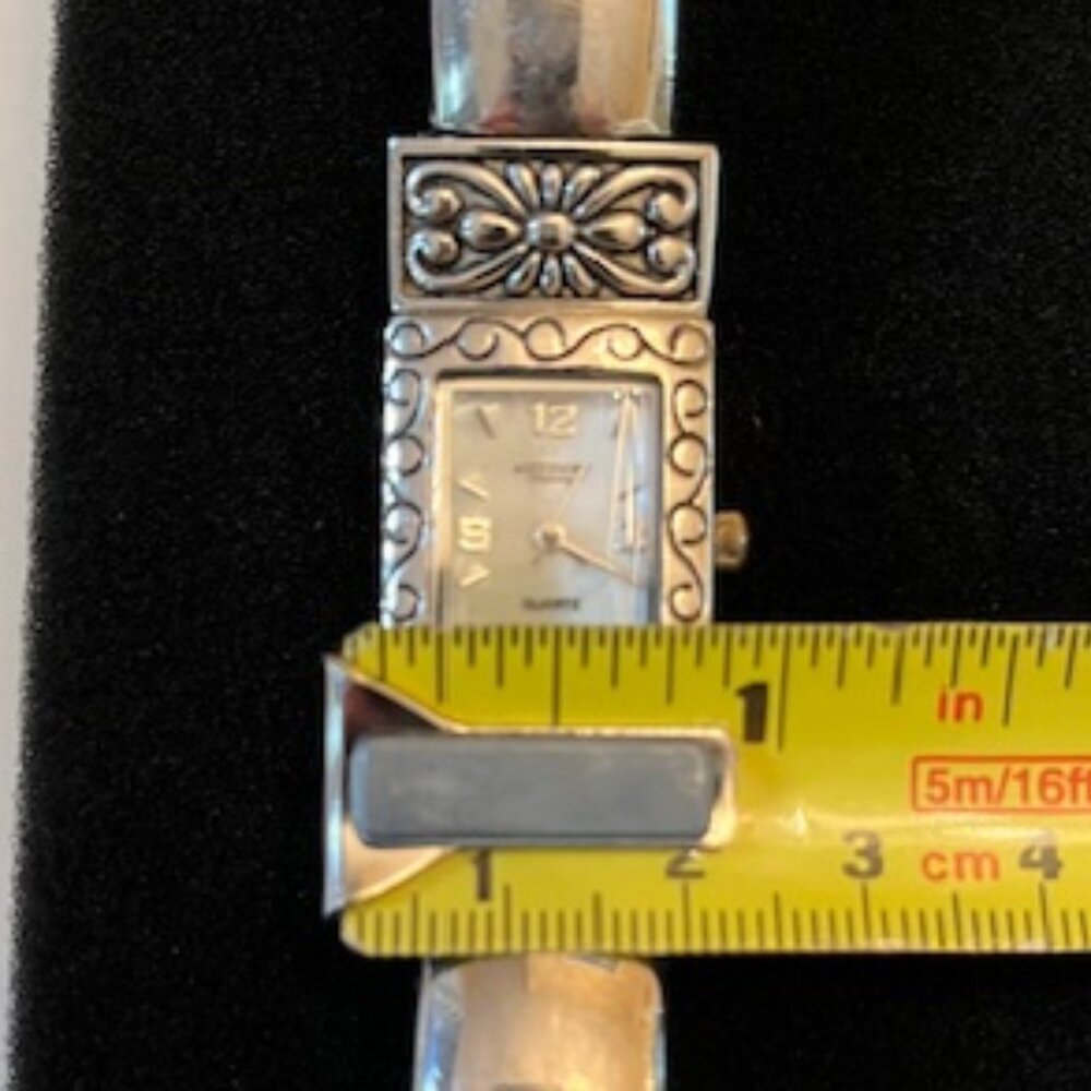 ACCESSORY CROSSING | Silver-tone Bracelet watch SW design Boho -EUC-NEW Battery - Picture 8 of 9